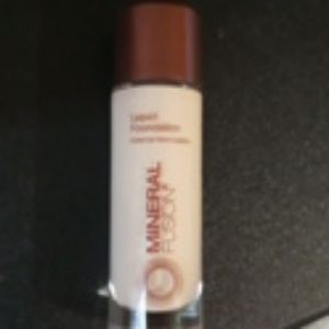 Mineral liquid foundation